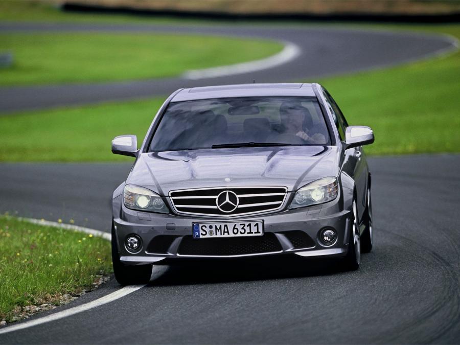  Mercedes-Benz C63 AMG 2007 года  (фото 22 из 27)